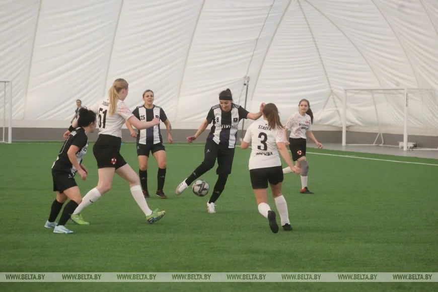 В Бресте впервые проходит международный турнир по футболу среди мам — фоторепортаж