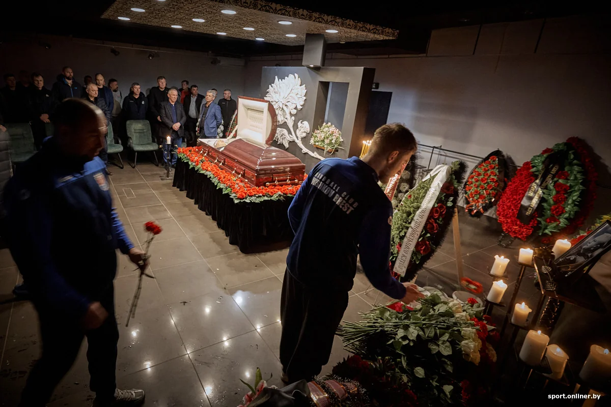 В Беларуси простились с известным гандбольным тренером Эдуардом Кокшаровым