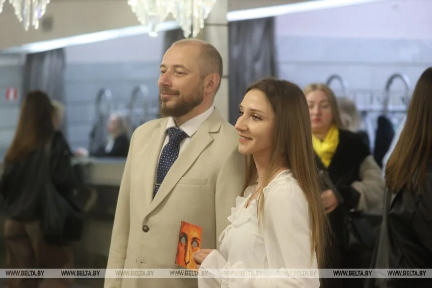 Брестский академический театр драмы представил премьеру «Мудромер»