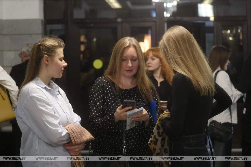 Брестский академический театр драмы представил премьеру «Мудромер»