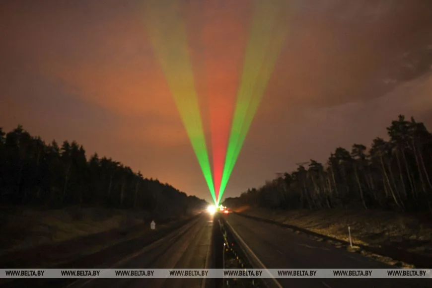 Посмотрели, как выглядит система лазерного оповещения на трассе М1