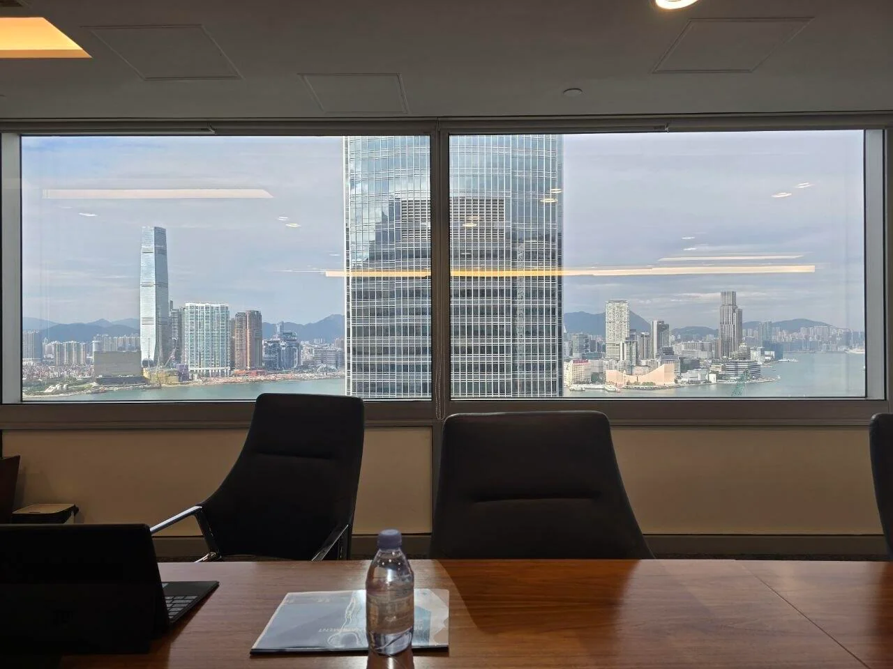 Комната с плесенью за  loading=