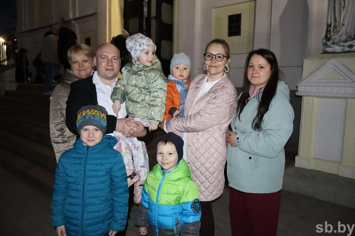 В Бресте прошло пасхальное богослужение — фоторепортаж