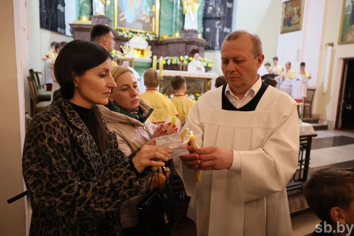 В Бресте прошло пасхальное богослужение — фоторепортаж