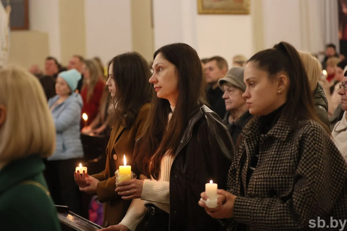 В Бресте прошло пасхальное богослужение — фоторепортаж