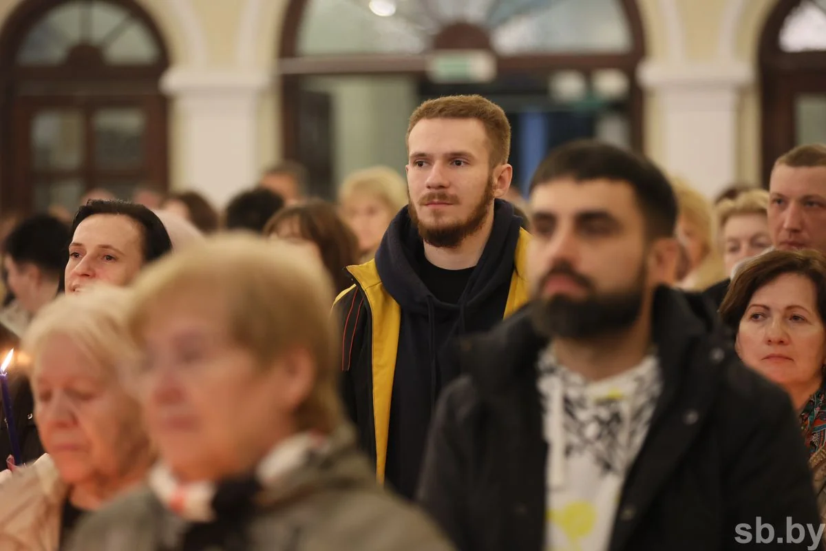 В Бресте прошло пасхальное богослужение — фоторепортаж