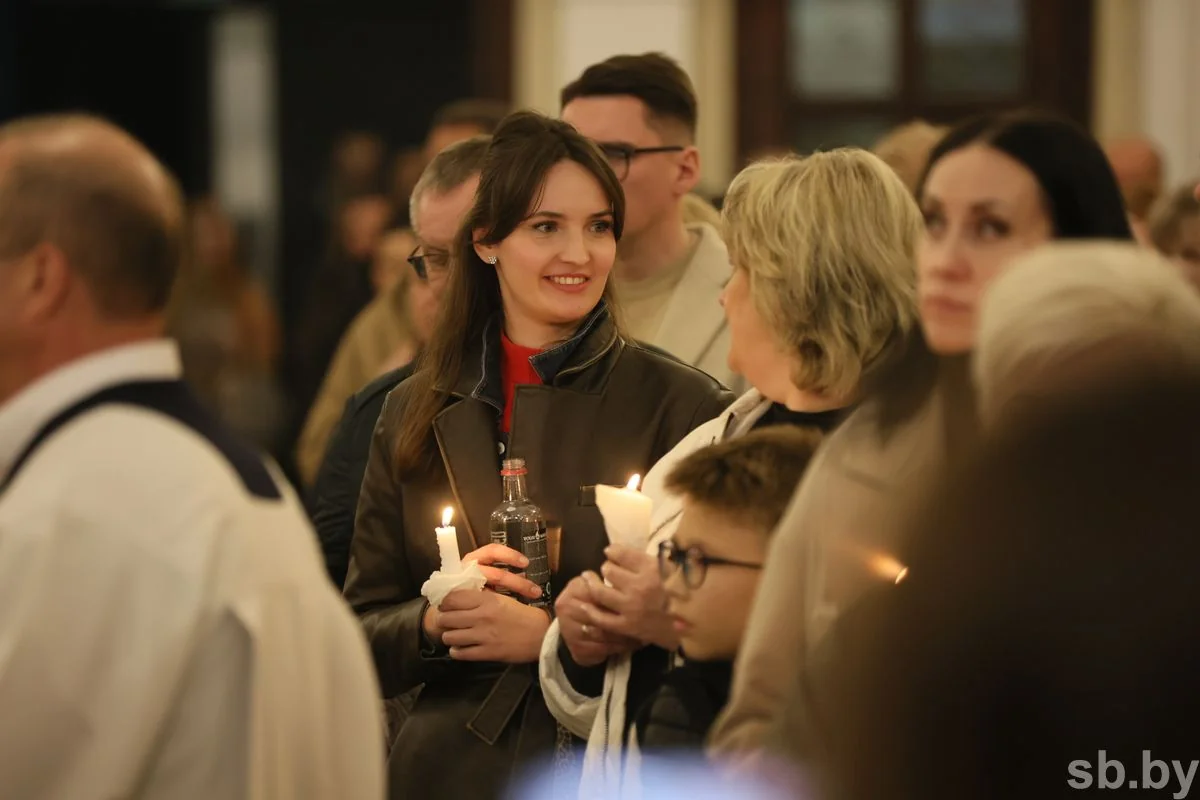 В Бресте прошло пасхальное богослужение — фоторепортаж