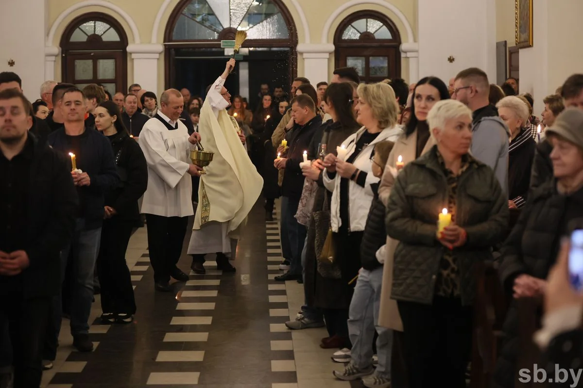 В Бресте прошло пасхальное богослужение — фоторепортаж