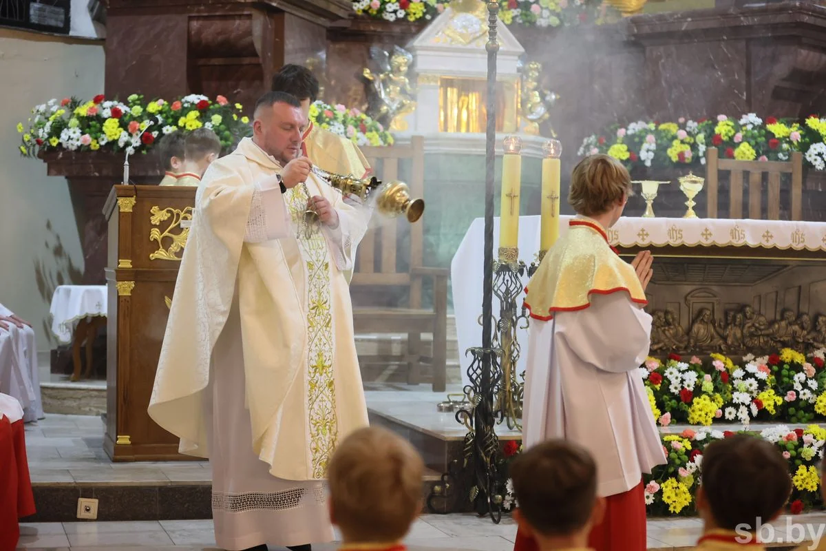 В Бресте прошло пасхальное богослужение — фоторепортаж