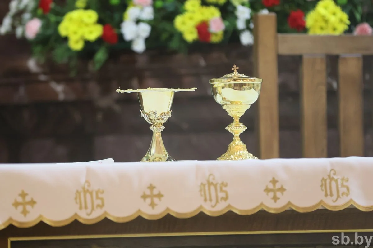 В Бресте прошло пасхальное богослужение — фоторепортаж