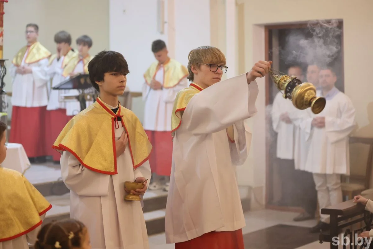 В Бресте прошло пасхальное богослужение — фоторепортаж