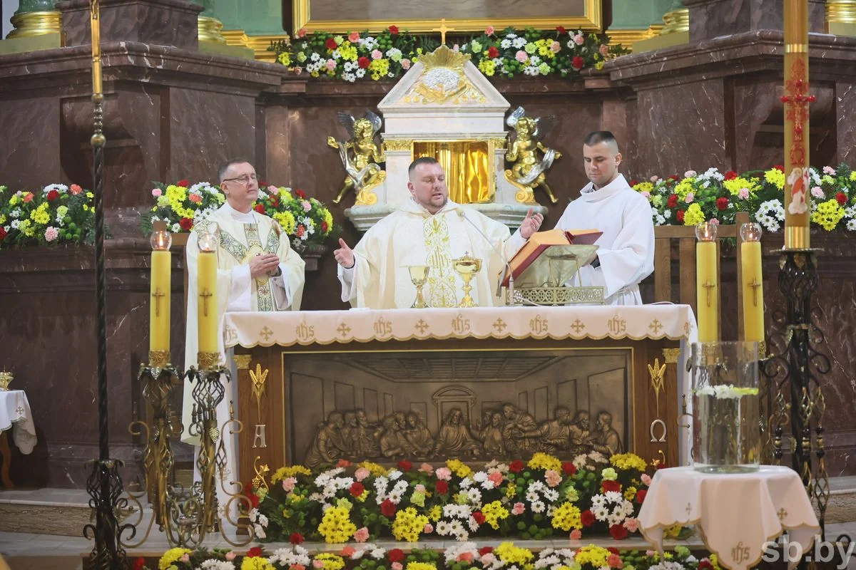 В Бресте прошло пасхальное богослужение — фоторепортаж