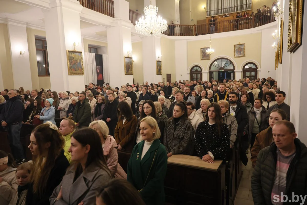 В Бресте прошло пасхальное богослужение — фоторепортаж