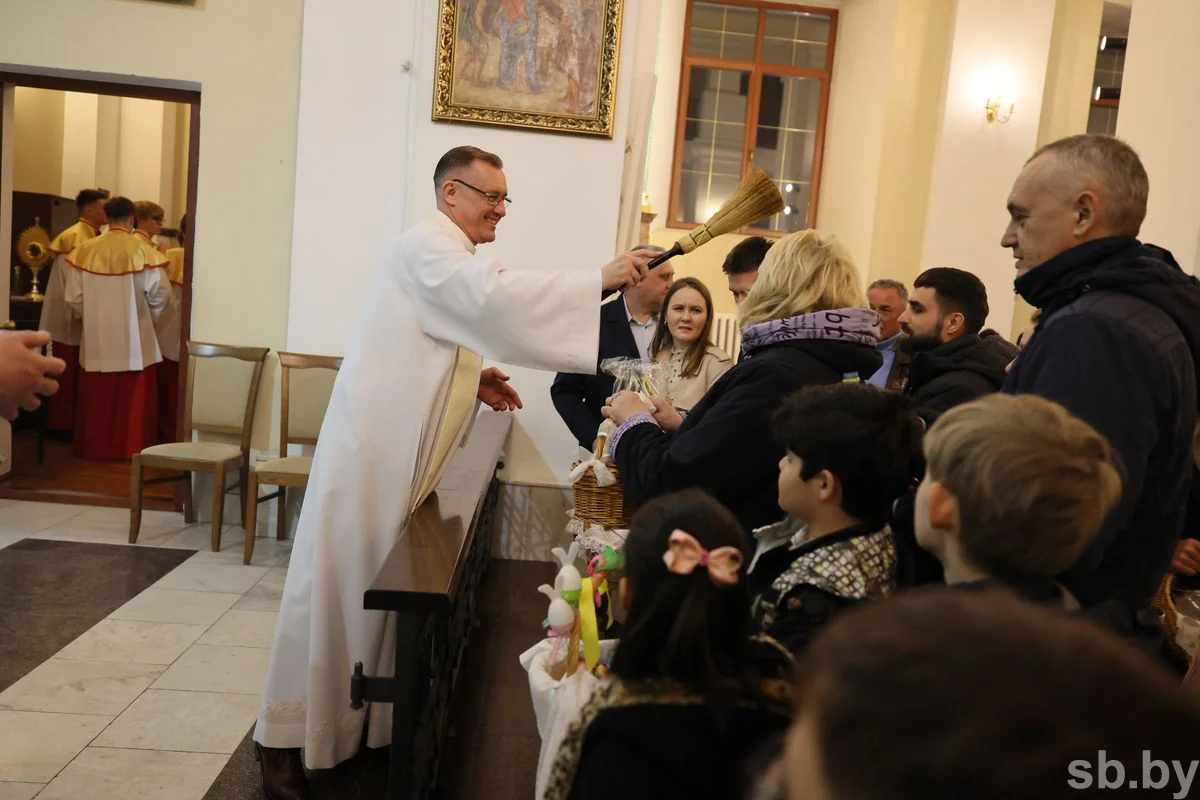 В Бресте прошло пасхальное богослужение — фоторепортаж
