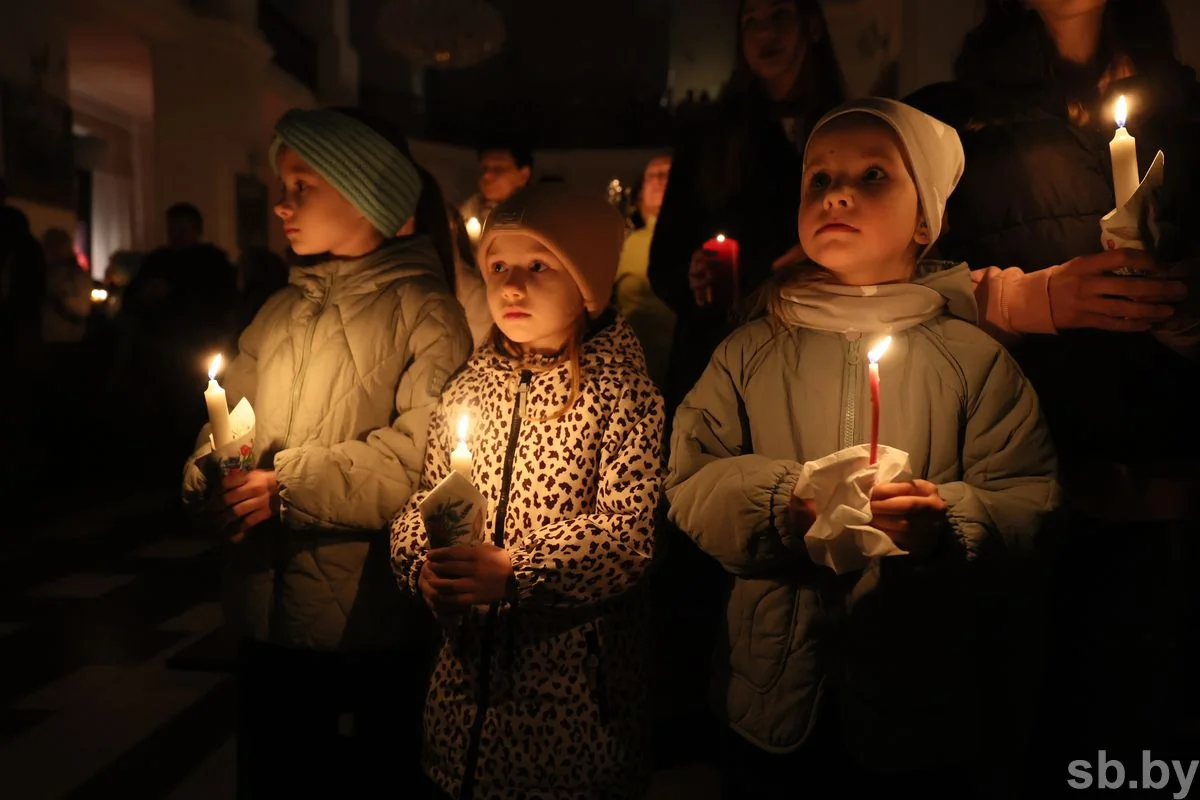 В Бресте прошло пасхальное богослужение — фоторепортаж