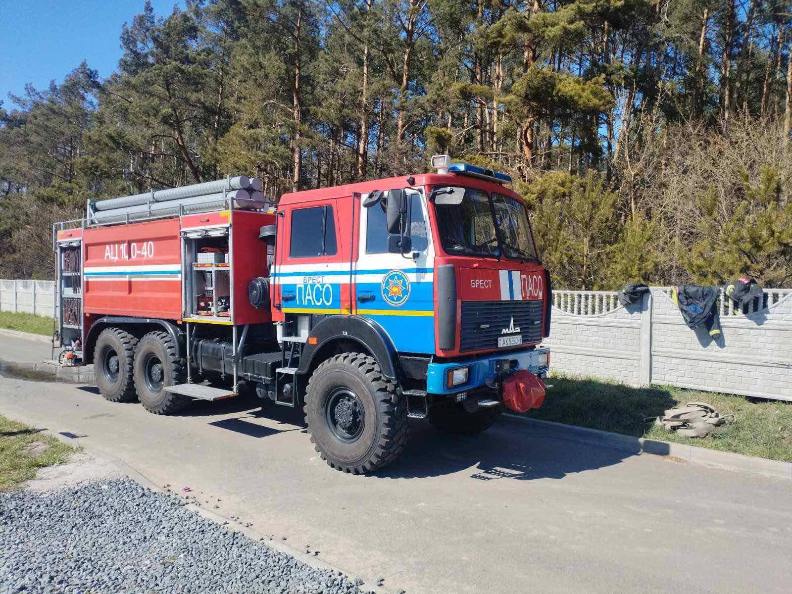 Большой беды удалось избежать: что вчера горело около Северного кладбища в Бресте