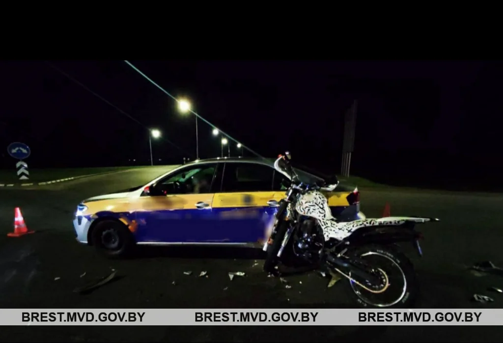 Под Брестом такси не пропустило мотоцикл — подробности ДТП