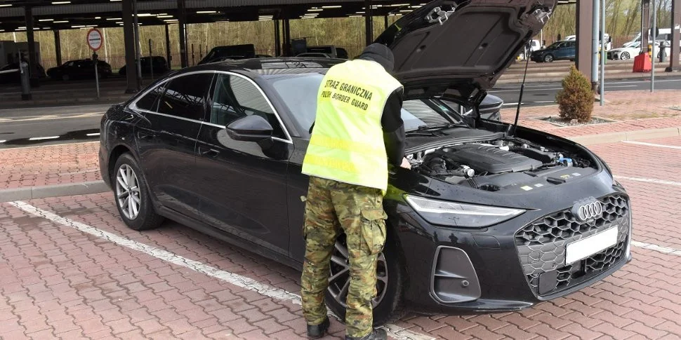 На границе остановили новую Audi — при проверке вскрылся неожиданный факт