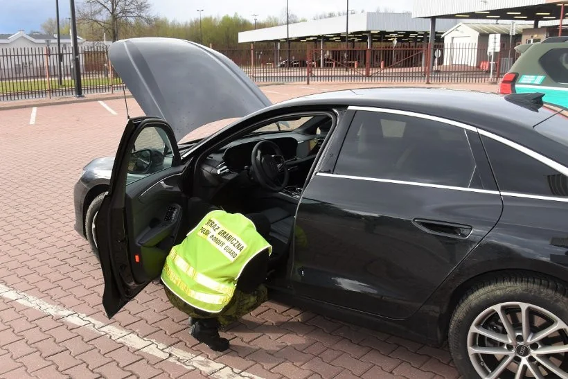 На границе остановили новую Audi — при проверке вскрылся неожиданный факт