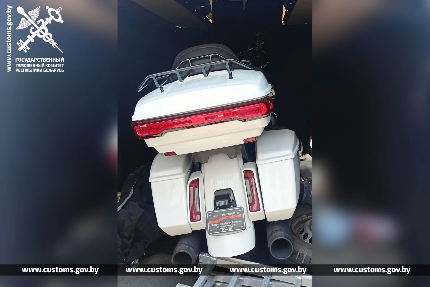 На трассе М1 остановили микроавтобус — внутри нашли товар на 125 тысяч рублей