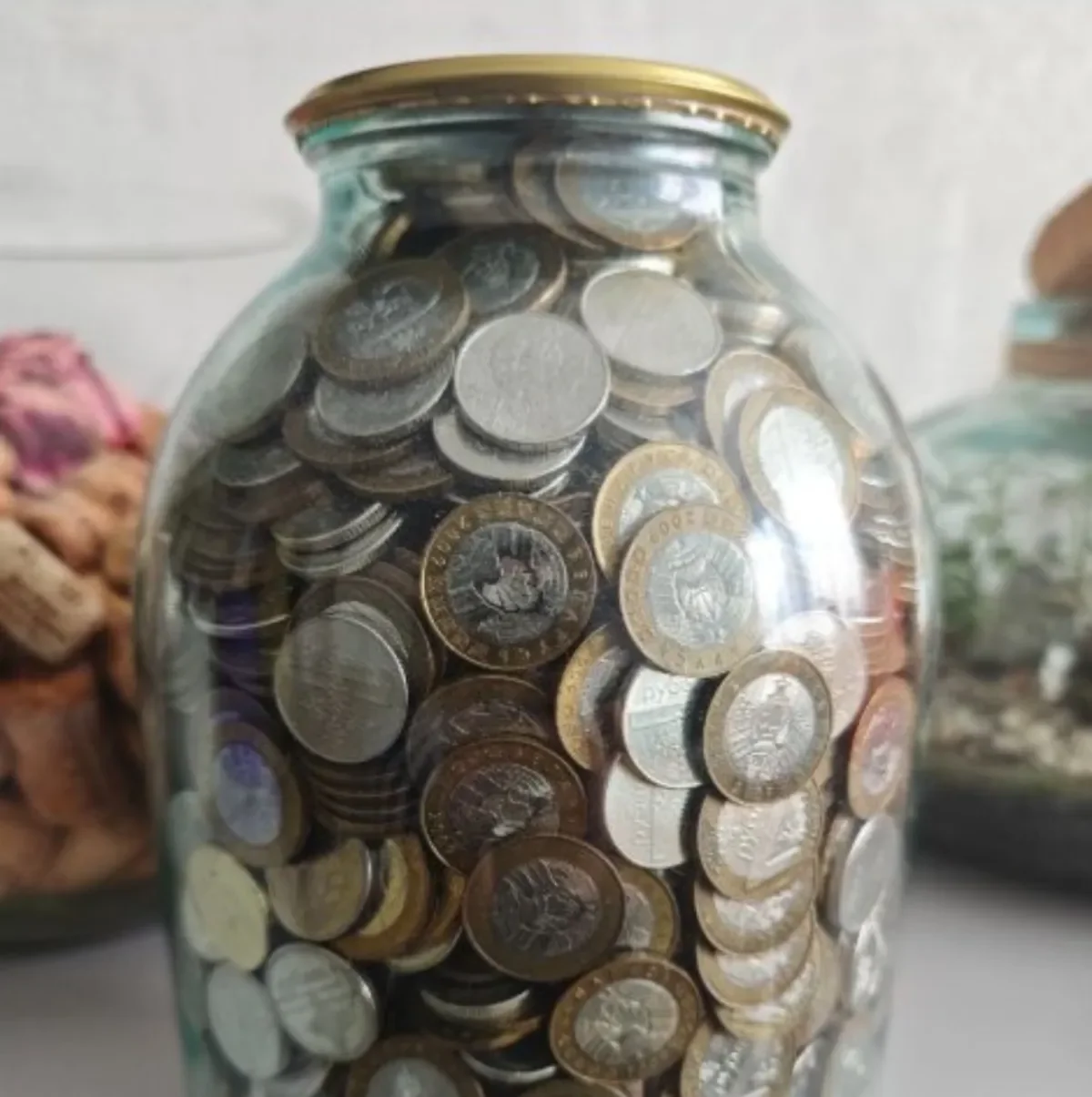 Семья почти 3 года копила монеты в банке — вот какая сумма вышла