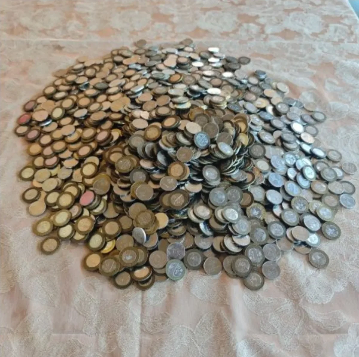 Семья почти 3 года копила монеты в банке — вот какая сумма вышла