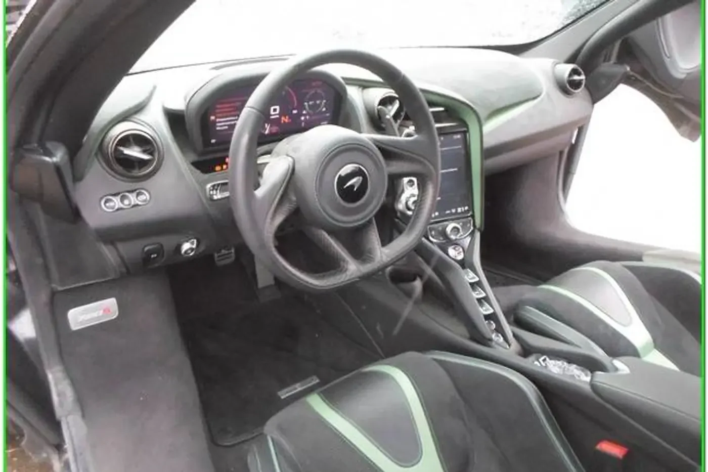 Тот самый McLaren с границы выставили на торги: цена впечатляет