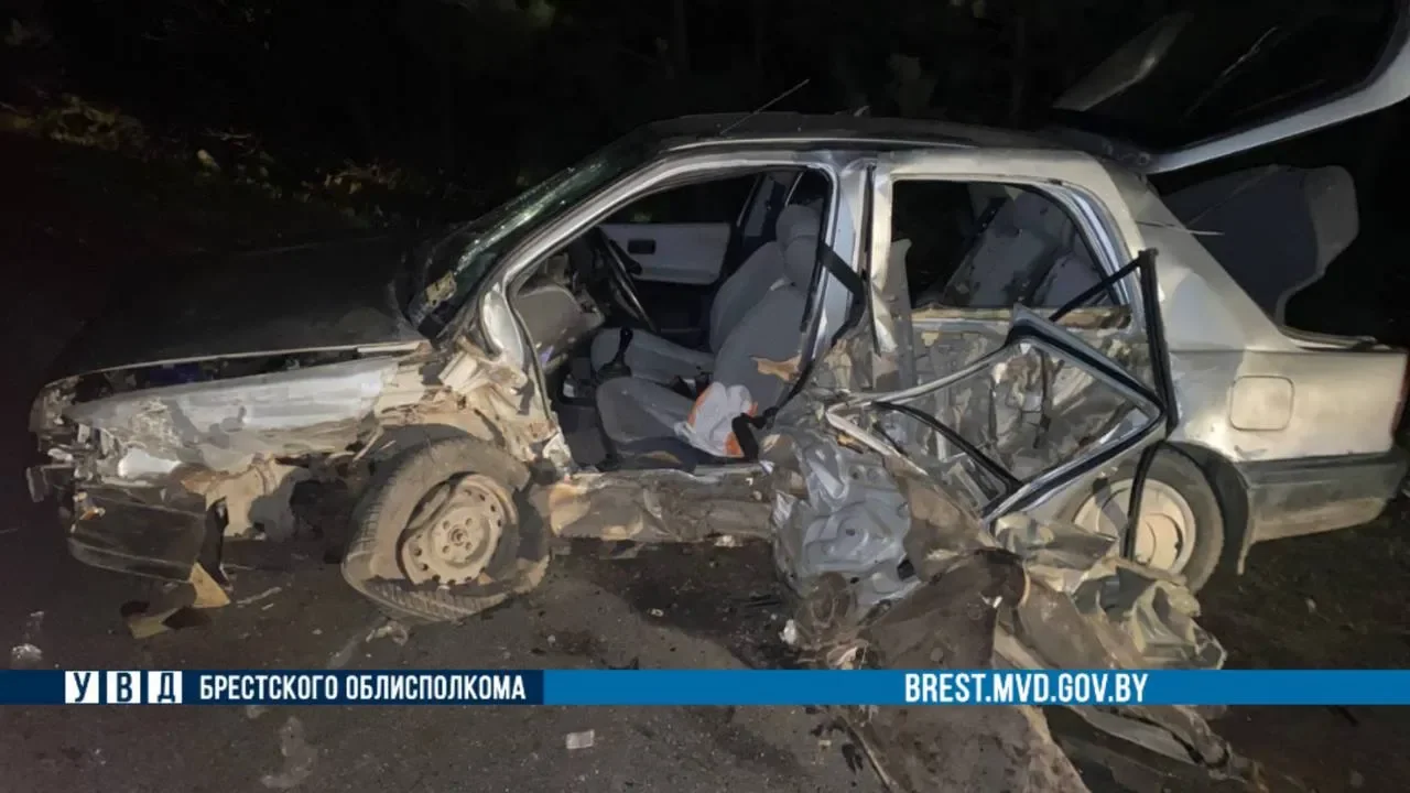 Обгон закончился аварией: три автомобиля столкнулись под Брестом