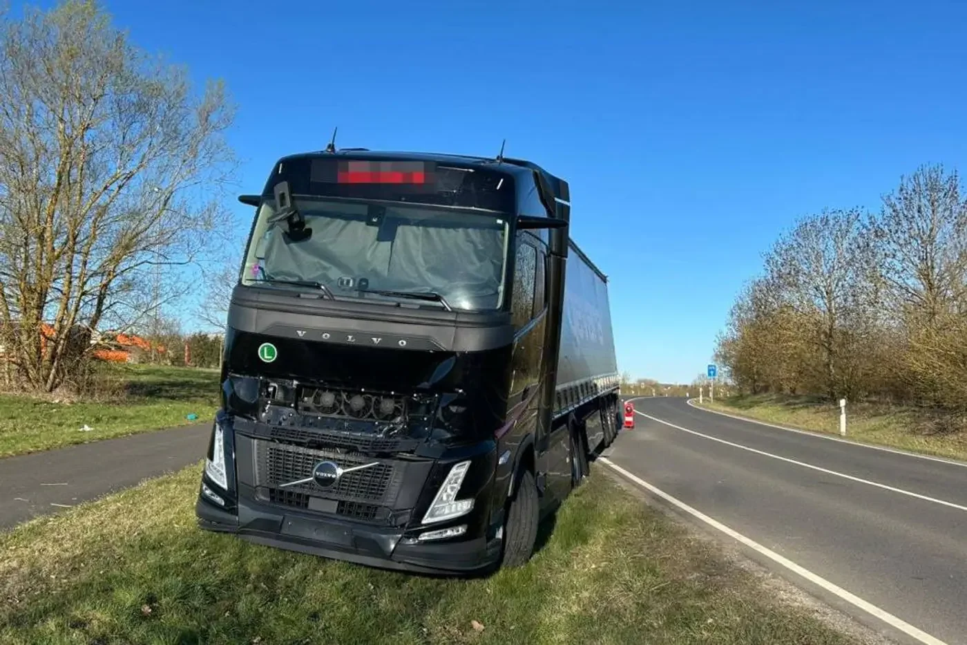 Белорус забаррикадировался в кабине грузовика в Германии: чего опасался?