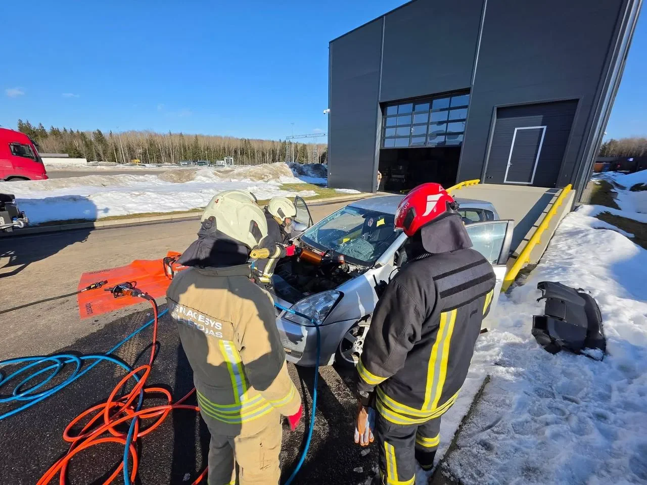 Авто пришлось разрезать, чтобы достать спрятанное — что нашли внутри