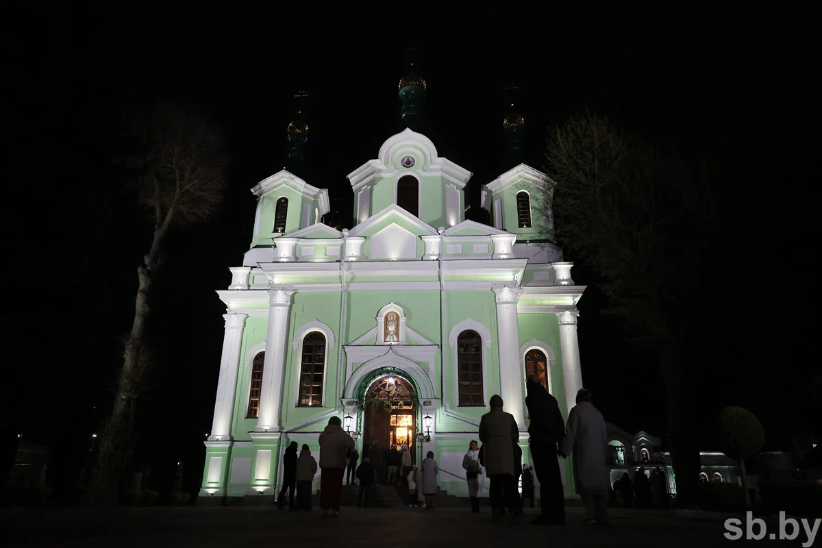 В Бресте прошло пасхальное богослужение — фоторепортаж