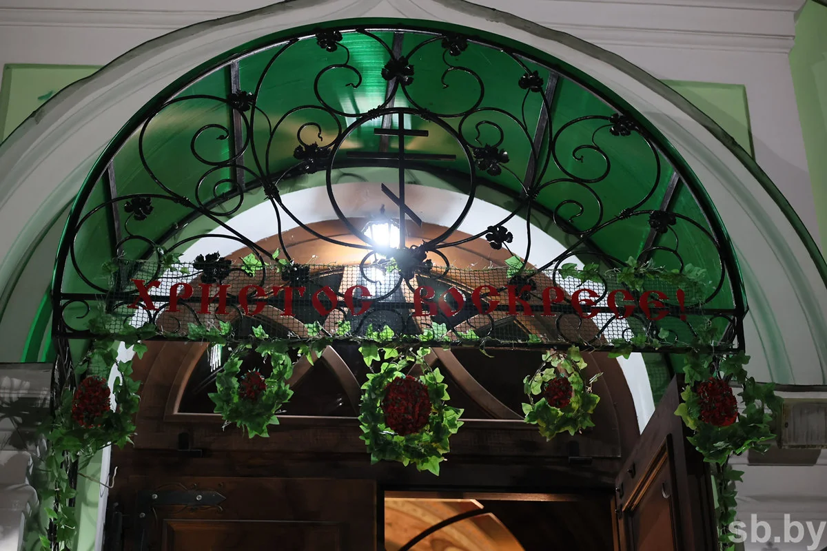 В Бресте прошло пасхальное богослужение — фоторепортаж