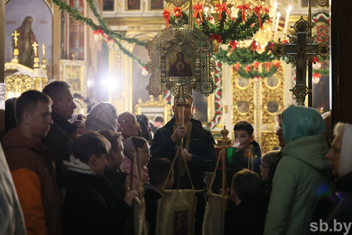 В Бресте прошло пасхальное богослужение — фоторепортаж