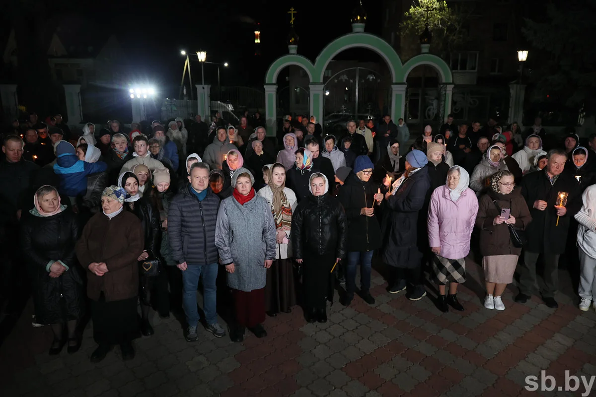 В Бресте прошло пасхальное богослужение — фоторепортаж