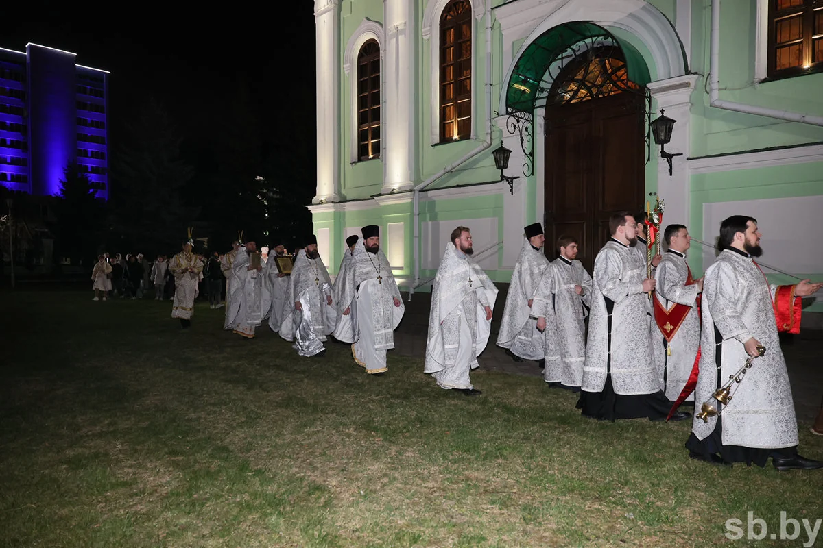 В Бресте прошло пасхальное богослужение — фоторепортаж