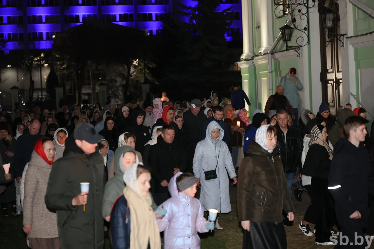 В Бресте прошло пасхальное богослужение — фоторепортаж