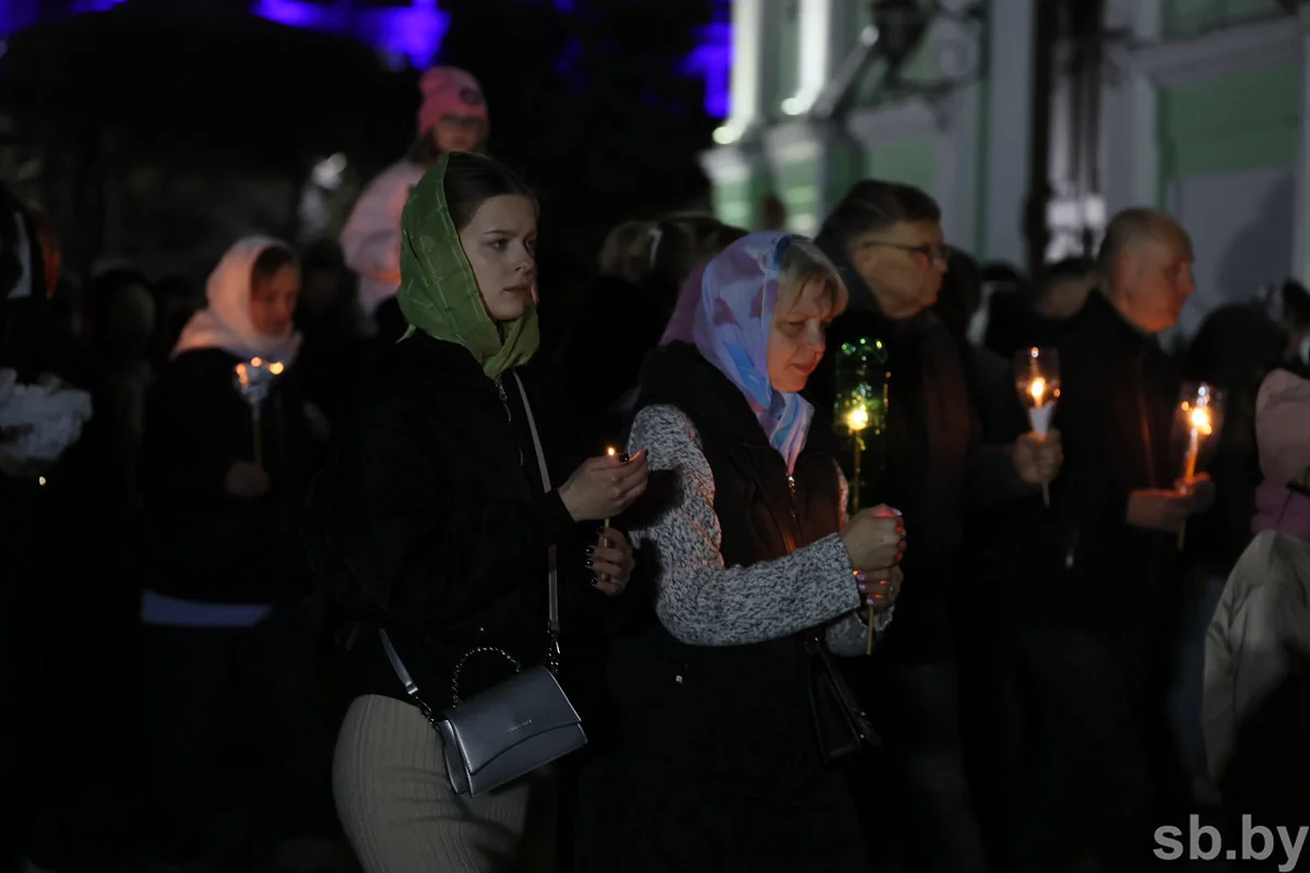 В Бресте прошло пасхальное богослужение — фоторепортаж