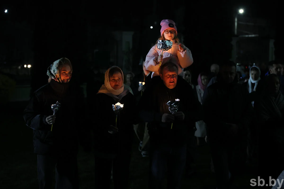 В Бресте прошло пасхальное богослужение — фоторепортаж