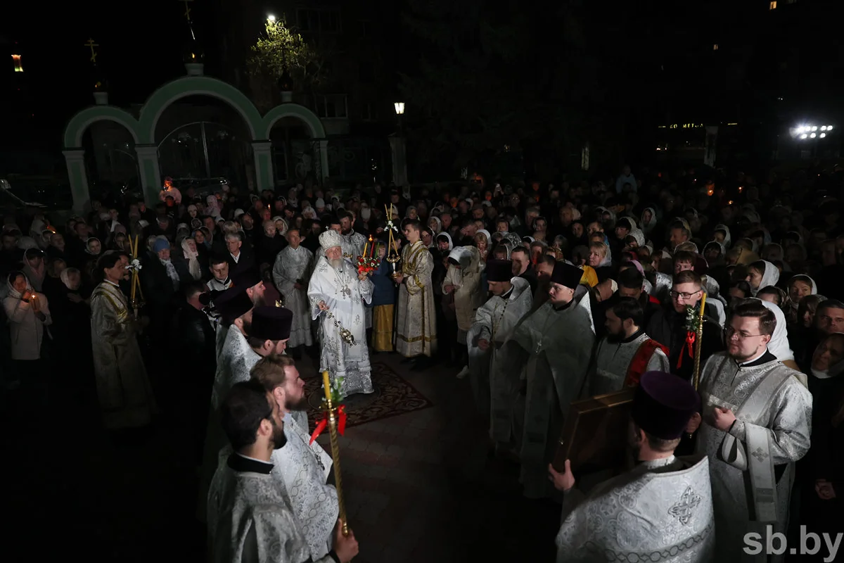 В Бресте прошло пасхальное богослужение — фоторепортаж