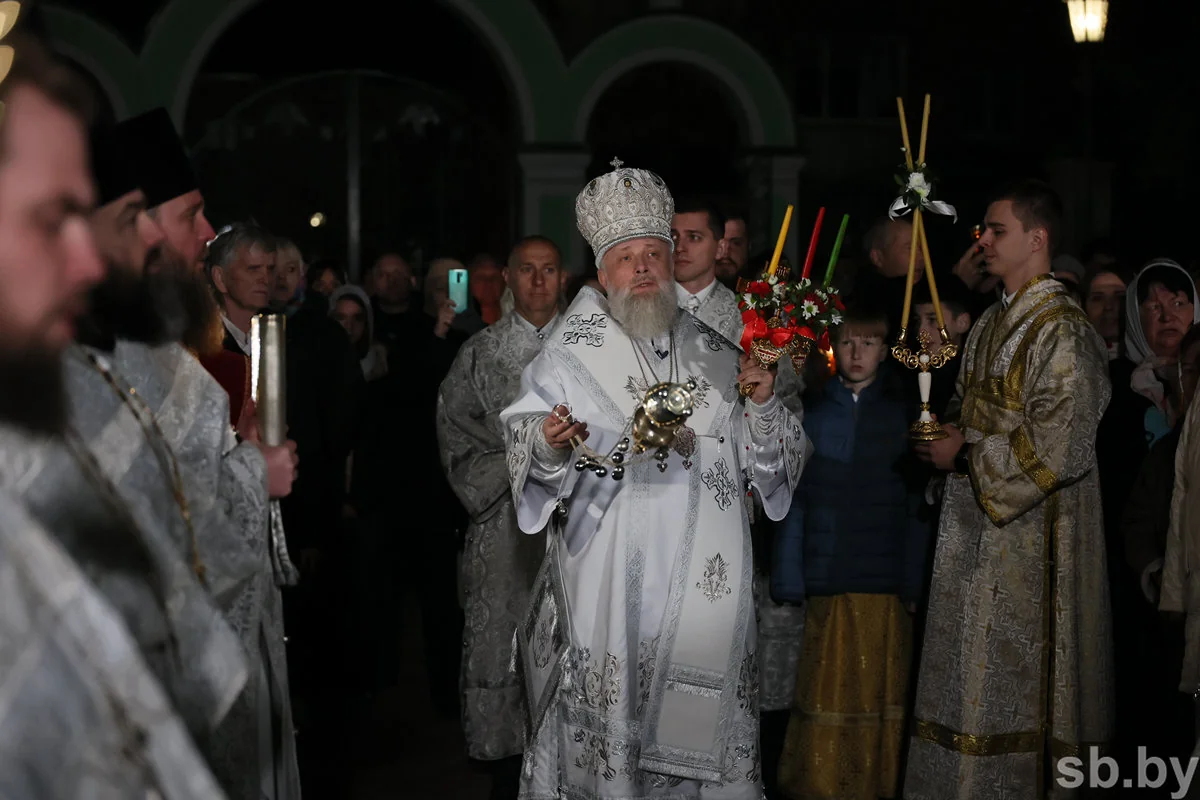 В Бресте прошло пасхальное богослужение — фоторепортаж