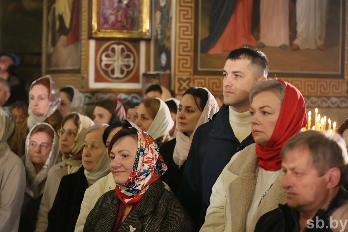 В Бресте прошло пасхальное богослужение — фоторепортаж