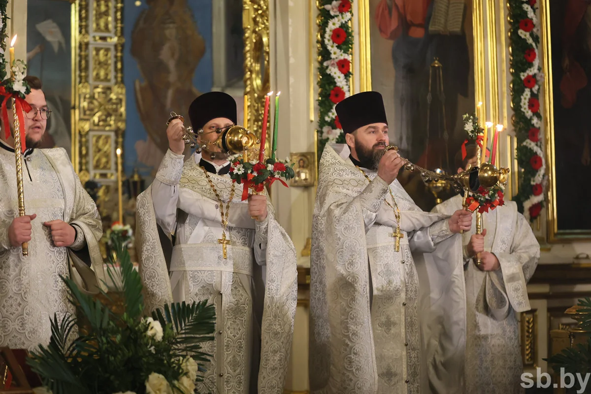 В Бресте прошло пасхальное богослужение — фоторепортаж
