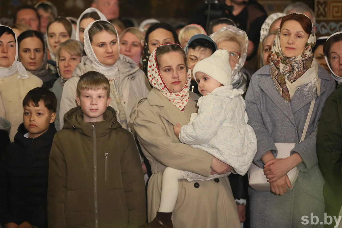 В Бресте прошло пасхальное богослужение — фоторепортаж