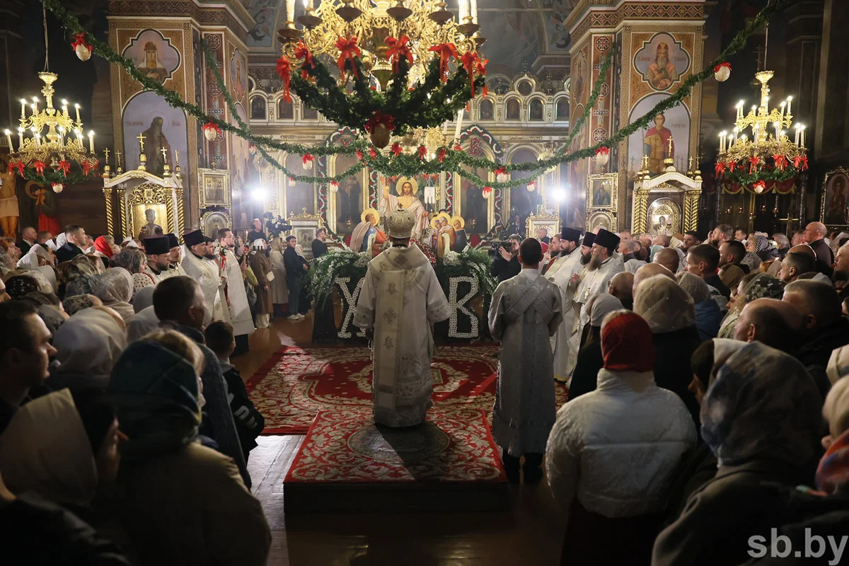 В Бресте прошло пасхальное богослужение — фоторепортаж