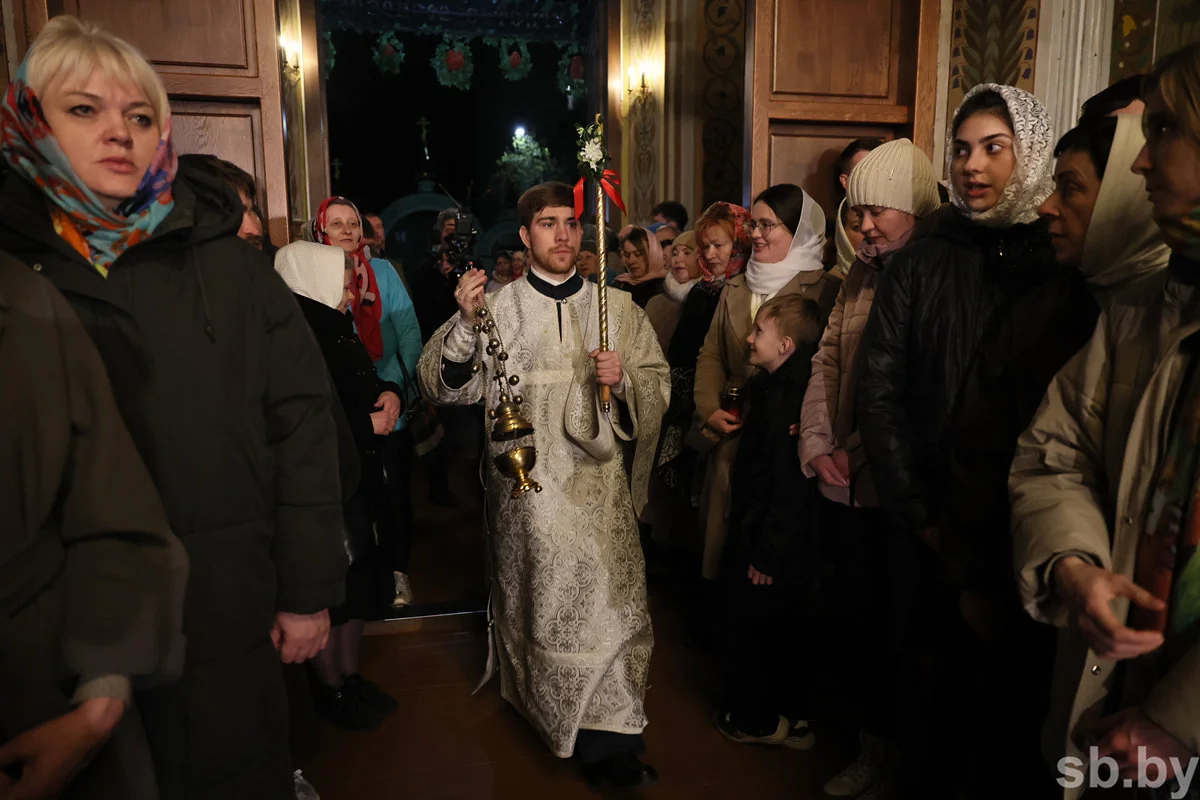 В Бресте прошло пасхальное богослужение — фоторепортаж