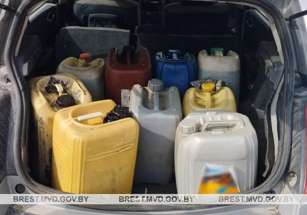 Тракторист из Каменца сливал топливо — поймали в момент продажи