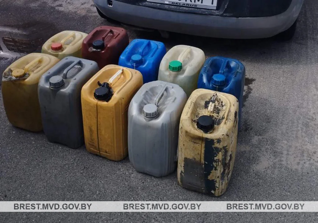 Тракторист из Каменца сливал топливо — поймали в момент продажи