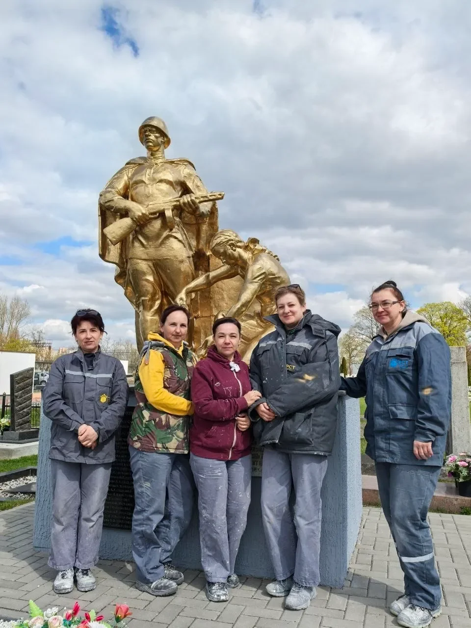 В Бресте обновили памятники на Гарнизонном кладбище