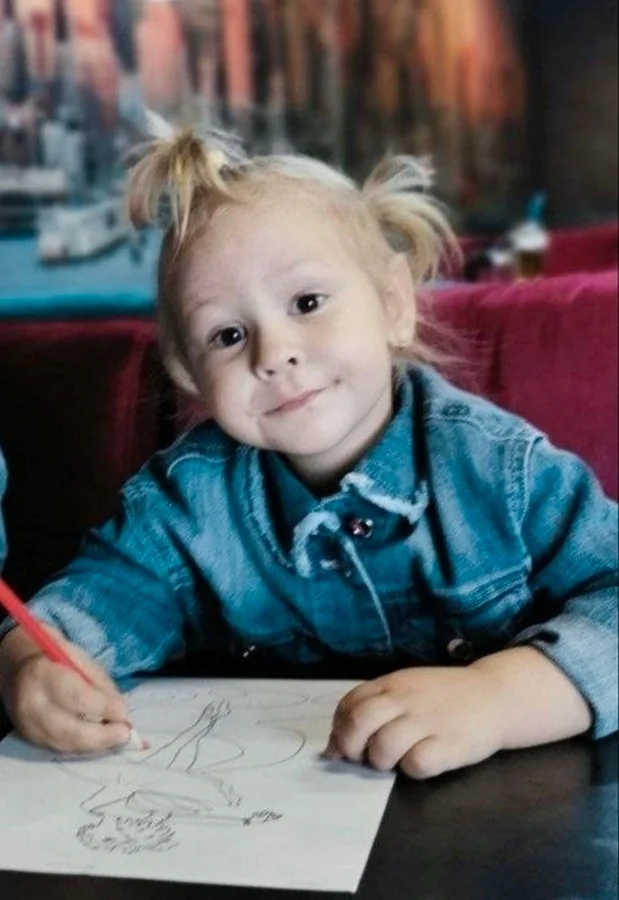 Беременность в 17, колледж, работа: как девушка из Беларуси справилась с ранним материнством