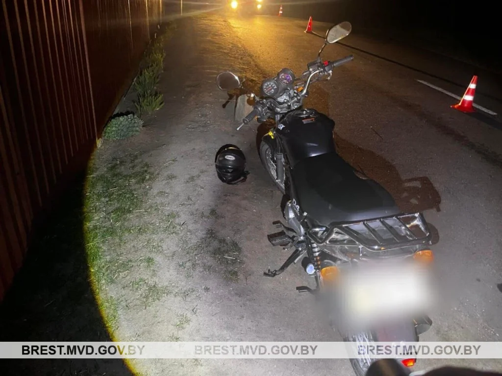 В Пружанском районе девушка на мотоцикле не справилась с управлением — чем всё закончилось